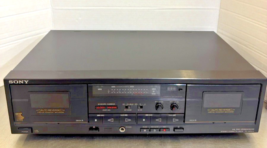 VINTAGE SONY TC-WR570 DUAL CASSETTE PLAYER.  NEEDS BELTS.  POWERS ON (CJL007030)