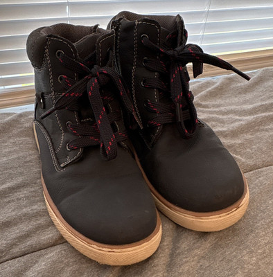 Kohl's Boys Size 2M Black Ankle Lace-Up Boots Round Toe Brown Outsole