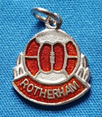 ROTHERHAM UNITED FC ULTRA RARE Silver Travel Shield Enamel Charm