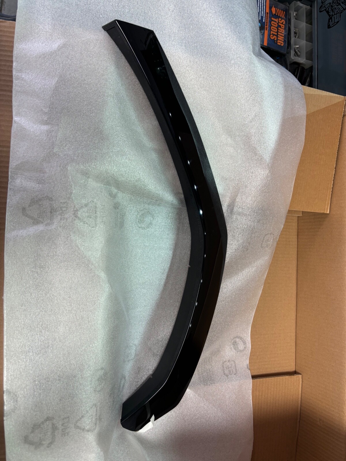 Lamborghini Urus brand new wheel molding quarter to rear bumper LT/RT black