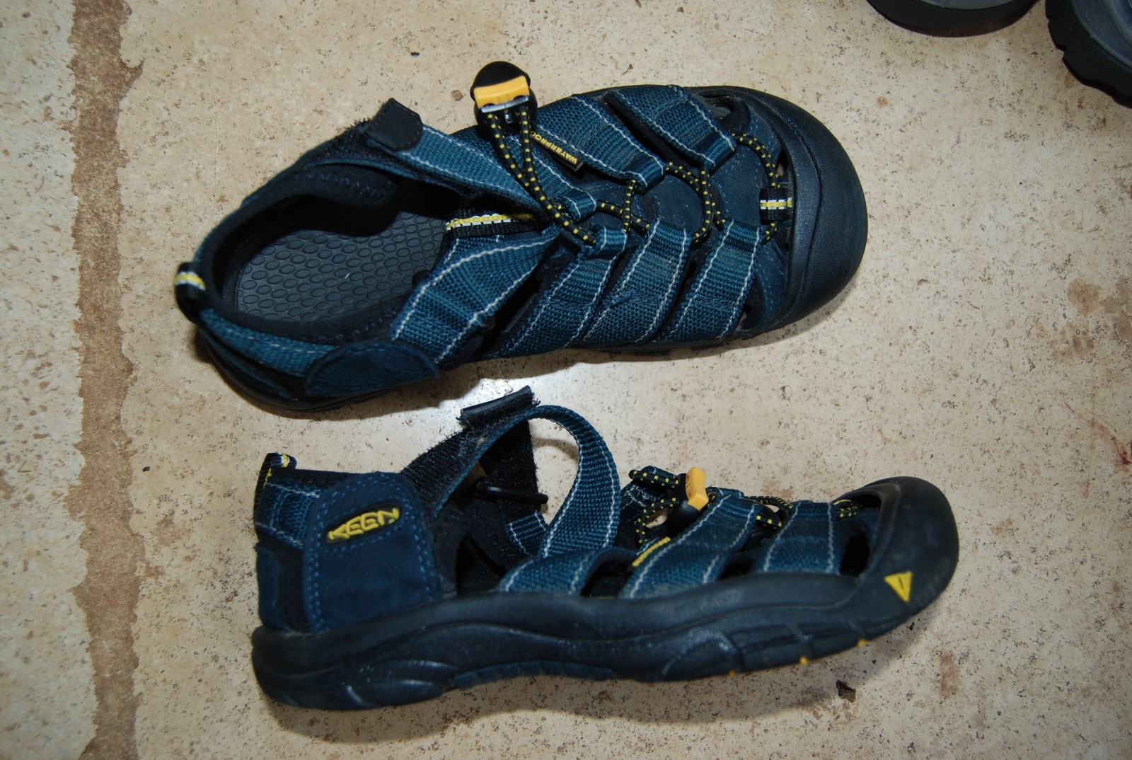 Sandali con cinturino impermeabili in tessuto teal scuro KEEN giovani 2