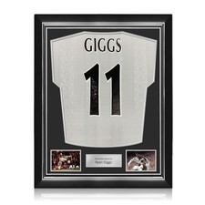 Ryan Giggs Signed Manchester United 1997-99 Away Football Shirt. Superior Frame