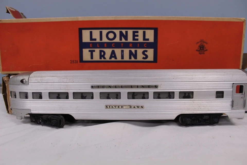 Lionel  2530 Baggage Car, 2531 Silver Dawn Observation Car, 2532 Passenger Car - Image 3 of 4