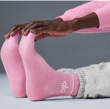 SOLD OUT NEW ALO UNISEX HALF CREW THROWBACK SOCKS SWEET PINK / WHITE LIMITED