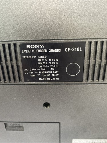 Vintage Sony CF-310L Radio Cassette Player - Picture 7 of 13