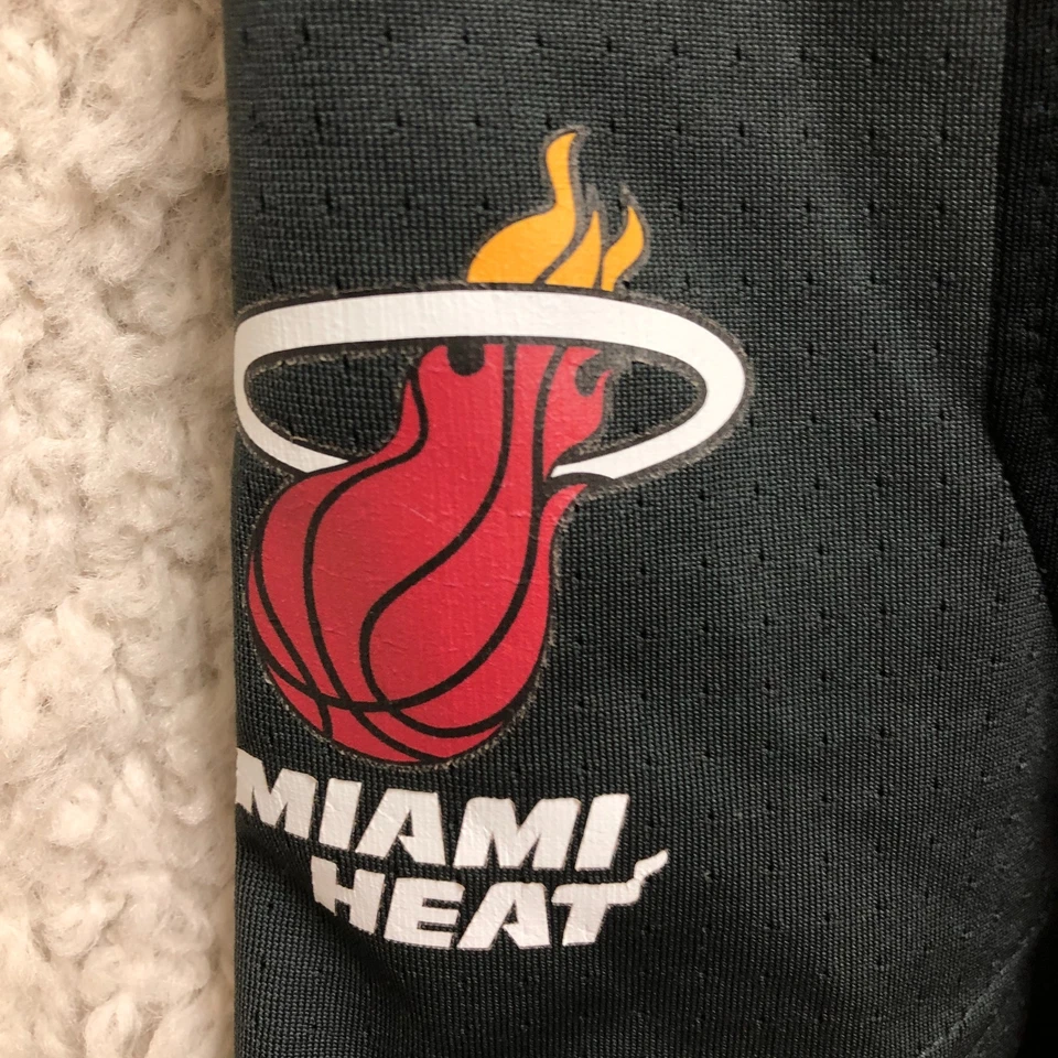 Pantalones Cortos Nike Miami Heat Medianos Adultos Negros Dri Fit Swoosh Atléticos Baloncesto Hombres Foto 4 de 4