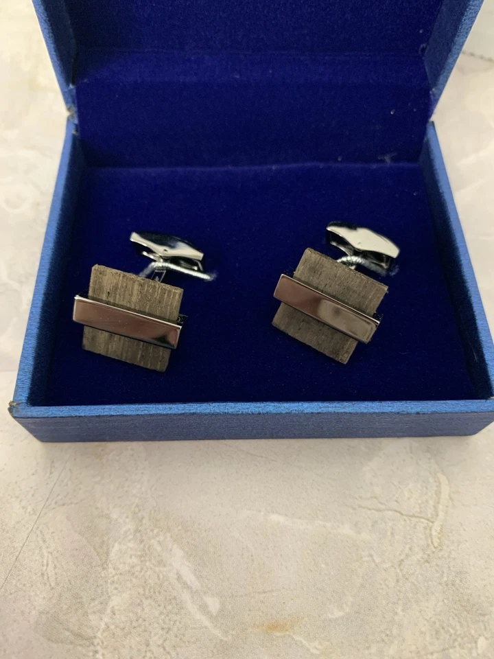 Gemelos cuadrados de madera natural y metal Mr. Van con caja  Foto 2 de 4