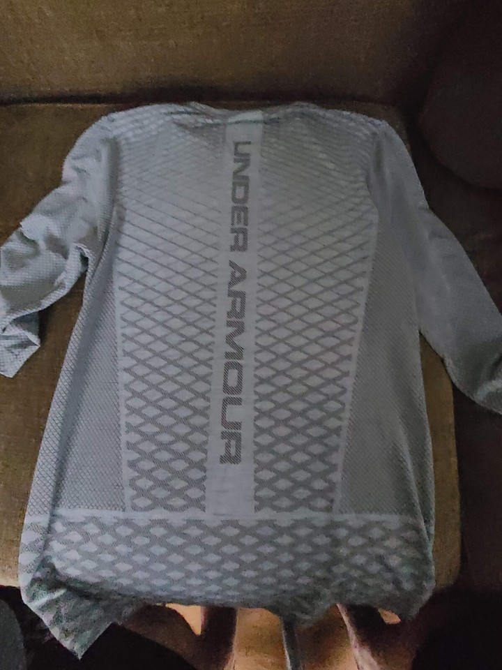 Under Armour Men's SM/P Fitted Gray Heatgear Performance Short Sleeve