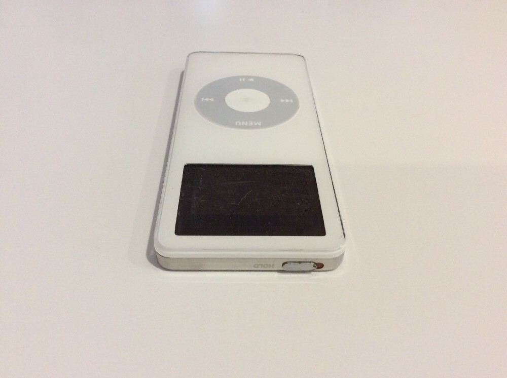 Apple iPod nano ホワイト Apple iPod nano 1st Generation White (2 GB) MA004LL - Good