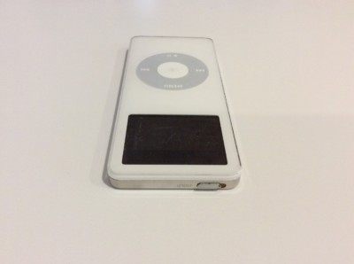 Apple iPod nano 1st Generation White (2 GB) MA004LL - Good