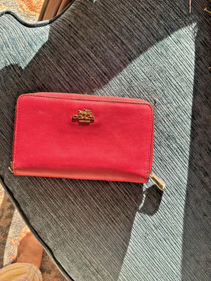 coach leather  red/pink zip wallet fair condition rehab missing a part of the H