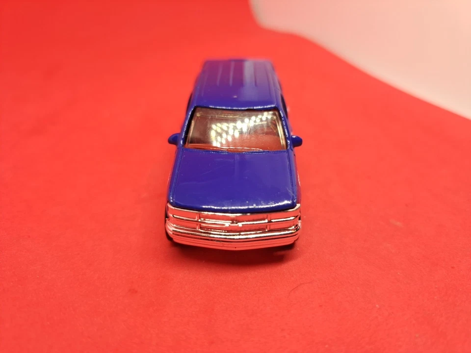 Matchbox 1995-1999 Chevrolet Tahoe SUV Cleveland Police '97 Chevy 1:67 Scale - Image 4 of 4
