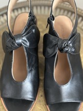 Bernardo Open Toe Black Leather Sandals Size 6.5