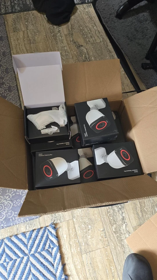 Cámara exterior Vivint Pro Gen 2 • Nueva • Nunca instalada • VS-ODC350-WHT Foto 2 de 3