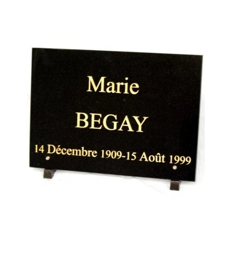 plaque rectangulaire granit noir fin avec gravure et dorure funeraire