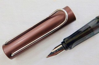 LAMY SAFARI VIOLET BLACKBERRY FOUNTAIN PEN WITH CARTRIDGES & INK CONVERTER