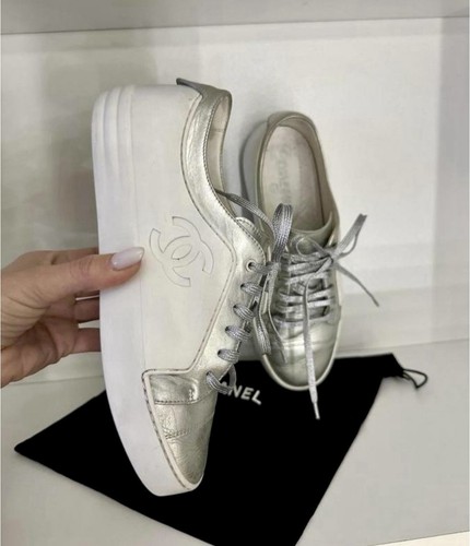 CHANEL Women's Leather & Rubber Low Top Sneakers. Size US 7,5. EU 38,5 - Picture 4 of 8
