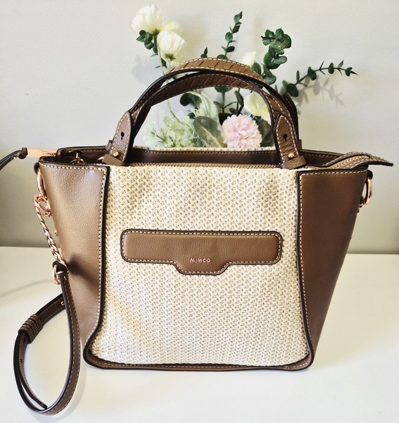  Mimco Mini Illusion Woven Straw Chesnut Leather Crossbody Bag .  RRP $399🩷 