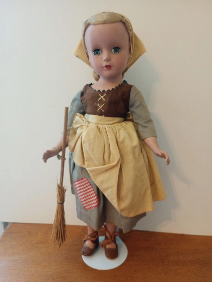 MUÑECA CENICIENTA POBRE PLÁSTICO DURO MADAME ALEXANDER 14" VINTAGE Foto 2 de 4