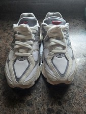 New Balance 9060 Mens Size 6.5,Women's Size 8 White/Light Grey