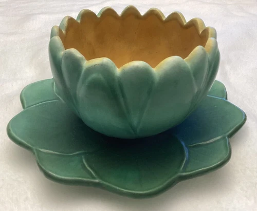 Vtg Weller Pottery Pumila Semi Matte Green w/Yellow Interior Water Lily Console