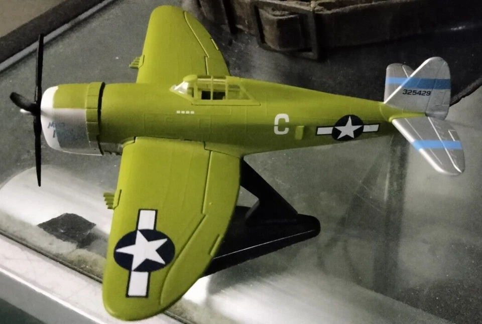 Sello postal eléctrico modelo 1:100 avión fundido a presión P-47 Thunderbolt “Miss Mary Lou” Foto 4 de 4