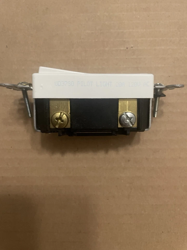 Interruptor basculante Nutone 69WL nuevo en caja con luz indicadora blanca 20a 120v - Nuevo en caja Foto 3 de 4