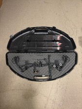 BOWTECH REVOLT X WITH ARROWS AND CASE DRAWEIGHT 60LBS (B02092417)