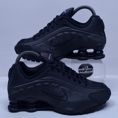 Nike Shox R4 - UK Größe 4 - Turnschuhe Triple Black Junior Sneaker Schuhe 