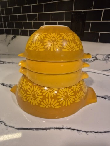 Vintage Pyrex Yellow Daisy Mixing Bowl Set 4-Piece (444 / 442 / 442 / 442)