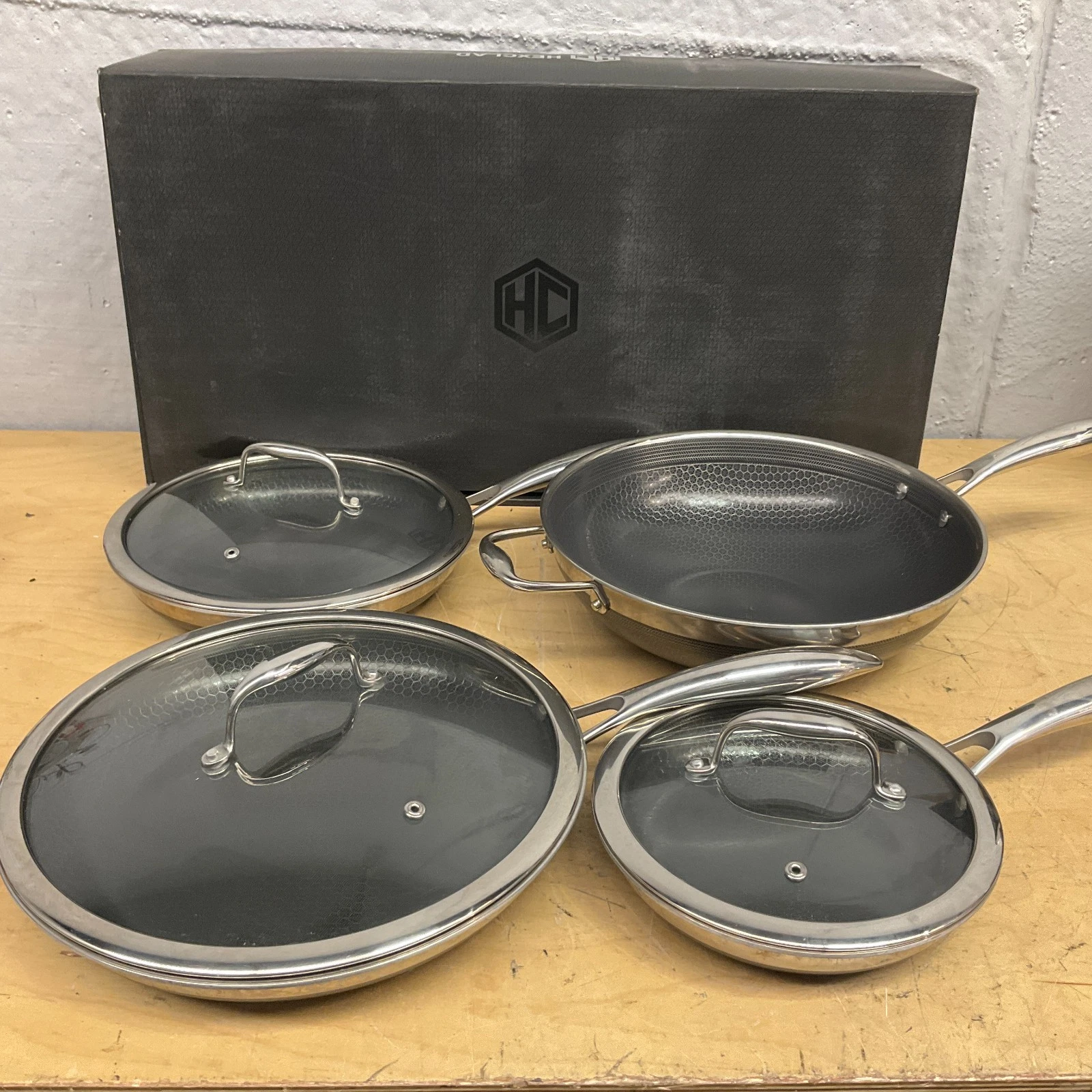 HexClad Hybrid 7-Piece Cookware Fry Pan Set 8” 10” 12” Inch W/ Lids & 12” Wok
Opens in a new window