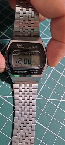 Vintage (1980) Casio 81QS-33 Lithium Alarm Chronograph Watch *Working Condition* - Picture 4 of 13