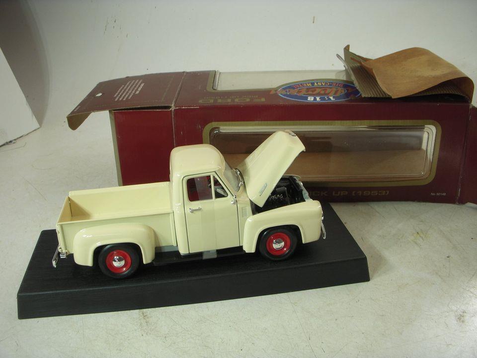 FORD PICK UP (1953) ミニカー Road Legends 1953 Ford F-100 Pickup Truck 1/18 Scale Diecast