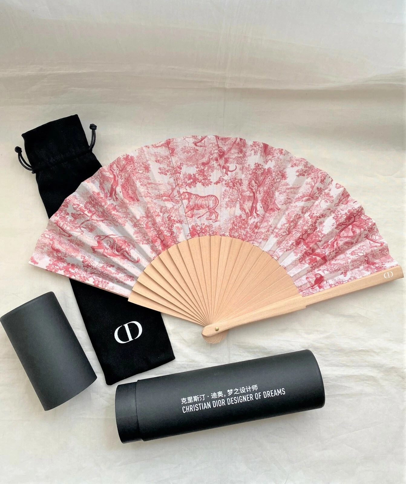DIOR Toile de Jouy ventilateur bois pour livre fourre tout sac bougie lancer parfum écharpe cahier