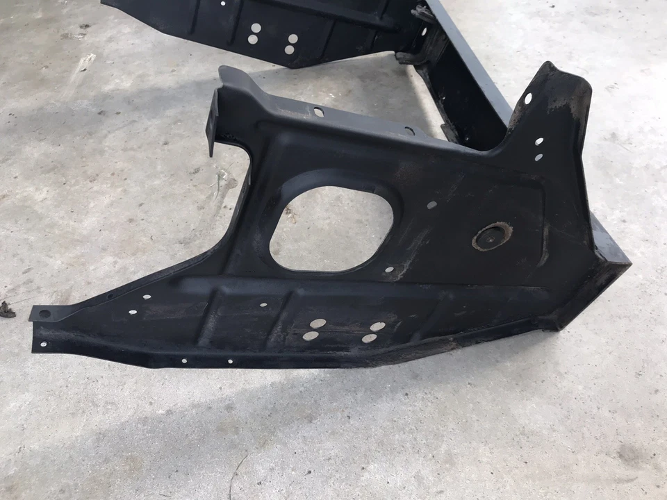 Oldsmobile Starfire Jetstar 1963 radiador inferior soporte Ninety Eighty Eight 98 Foto 2 de 4