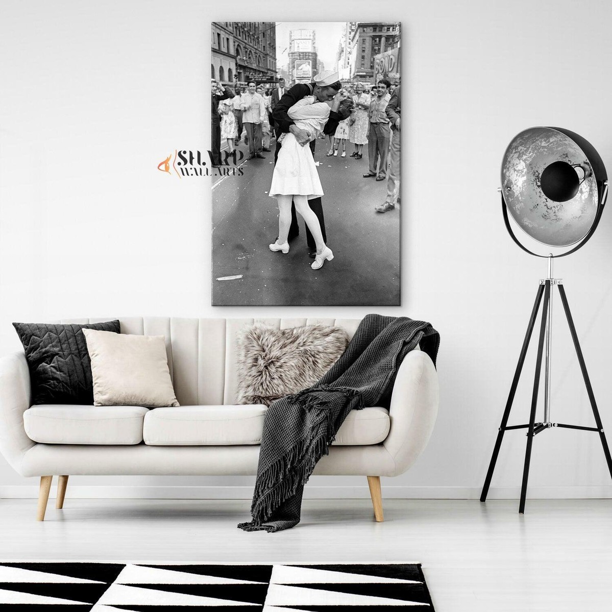 Happy sailor kissing nurse zwart-wit poster | Poster Store NL