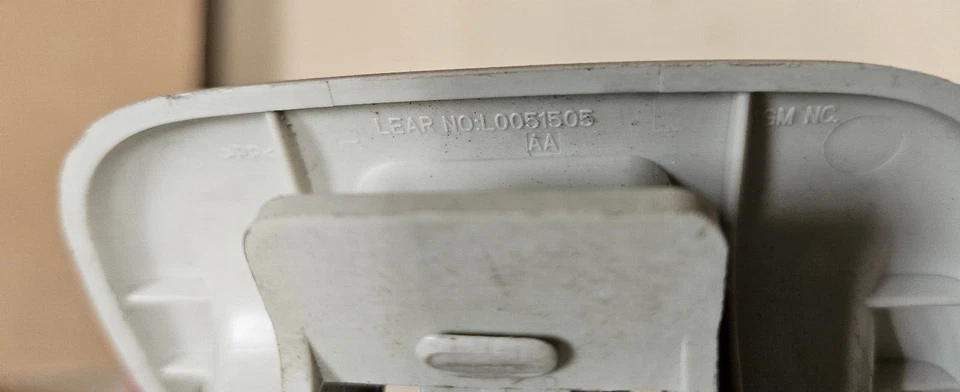 2008-2010 Chrysler Town & Country Roof Hanger Coat Hook,  L0051505 — 第 4/4 张图片