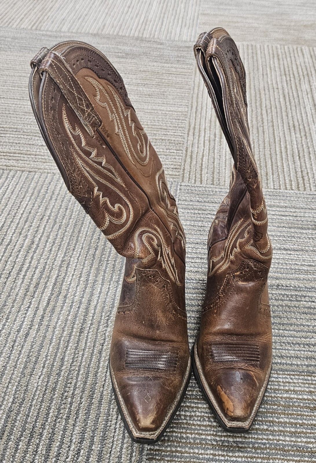 the Ariat Women's Heritage Western X Toe Boot  6.5 B.  prairiecore,  Cowgirl, Co