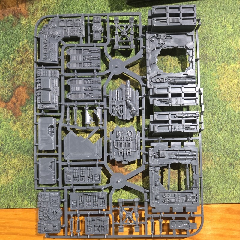 Warhammer 40k Terrain Lot F - new on sprue x3