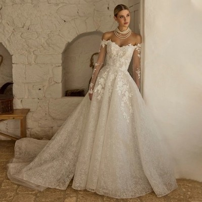Sweetheart Wedding Dresses Lace Appliques Pleat Zipper Chapel Train Bride Gowns
