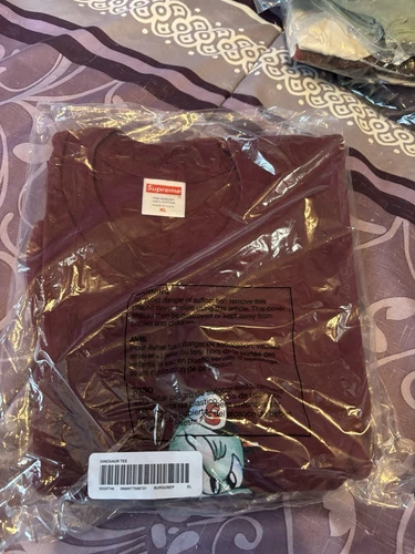 Tee shirt Supreme Dinosaure bordeaux taille XL