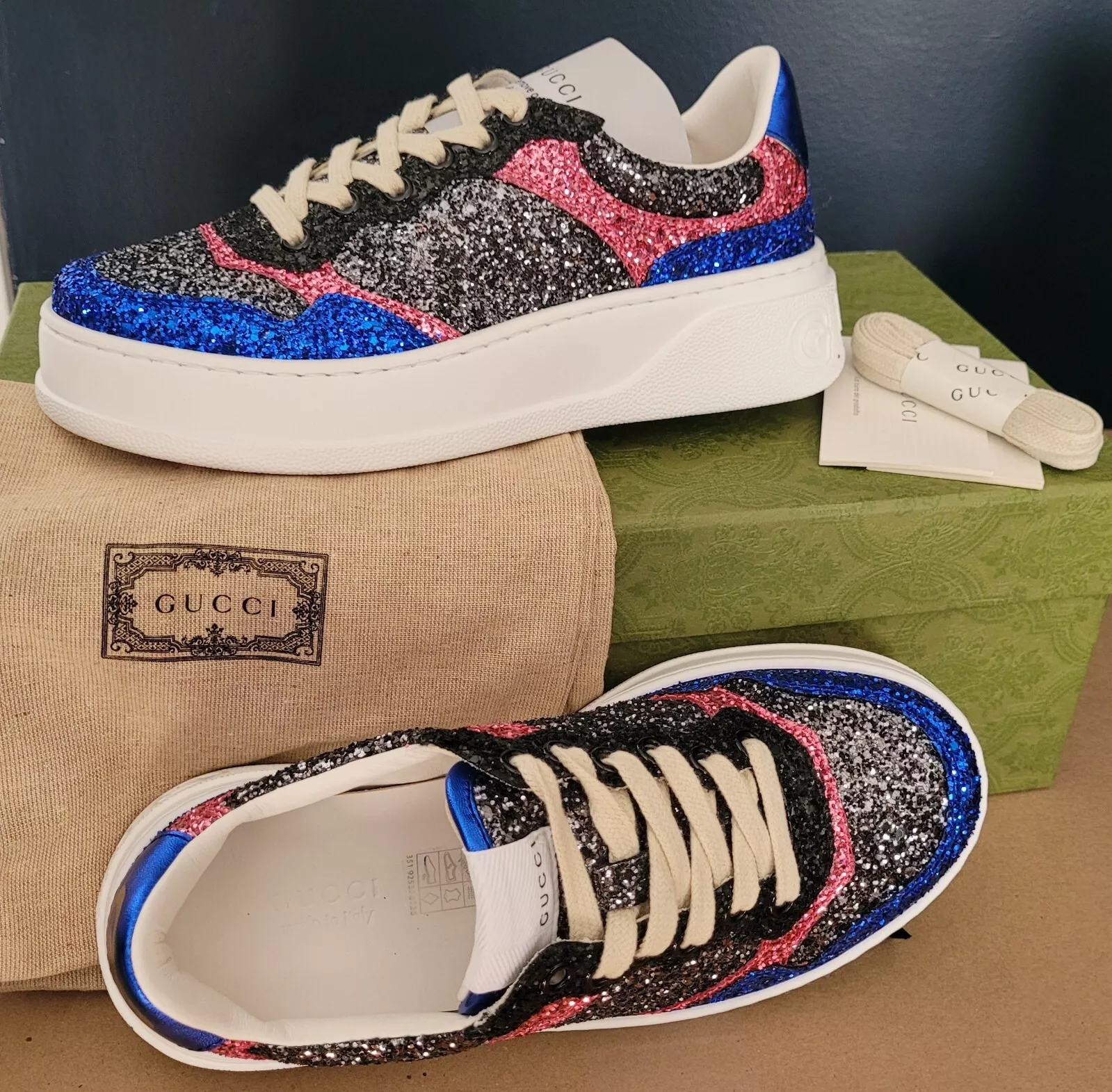 NOUVELLES BASKETS FEMME GUCCI GG SUPREME À PANNEAUX T.CRISTAL GUCCI 35,5 (US 5,5)