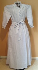 Vintage JCPenney Ladies Robe Size Small Floral and Lace Long