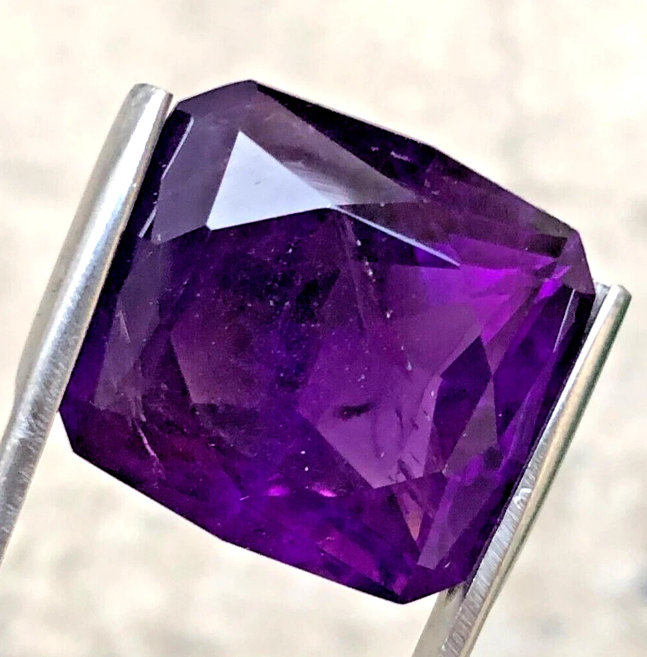 Piedra preciosa suelta de amatista facetada natural de 24,50 quilates Foto 4 de 4