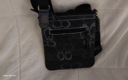 CUTE BLACK PURSE NEW WITHOUT TAGS - Picture 2 of 3