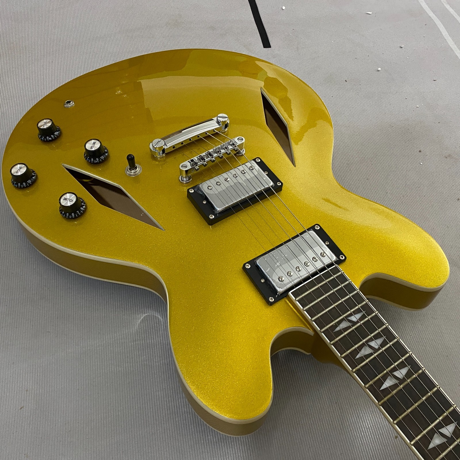 Customized gold DG-335 electric guitar maple wood body chrome hardware in stock