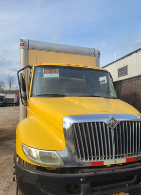 Non-CDL International 4300 DT 466 diesel 26' box truck
