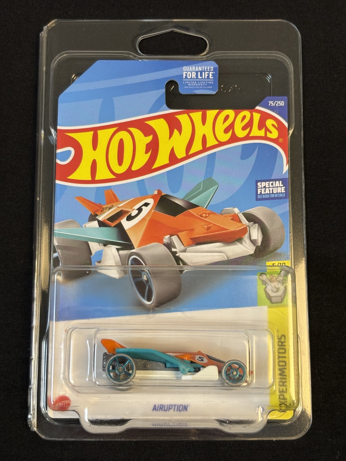 2022 MATTEL HOT WHEELS CAR AIRUPTION 75/250 HW EXPERIMOTORS 5/10 W/ PROTECTOR