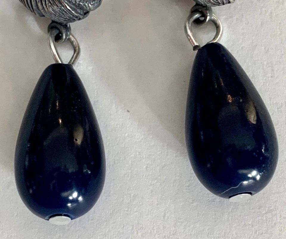 PENDIENTES PERFORADOS MUJER SIN MARCA, FLOR DE PELTRE CON PIEDRA SINTÉTICA LÁGRIMA AZUL Foto 3 de 4