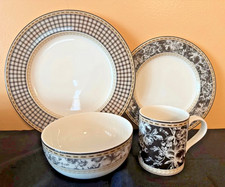 Royal Doulton Provence Noir dinner plates, mu...